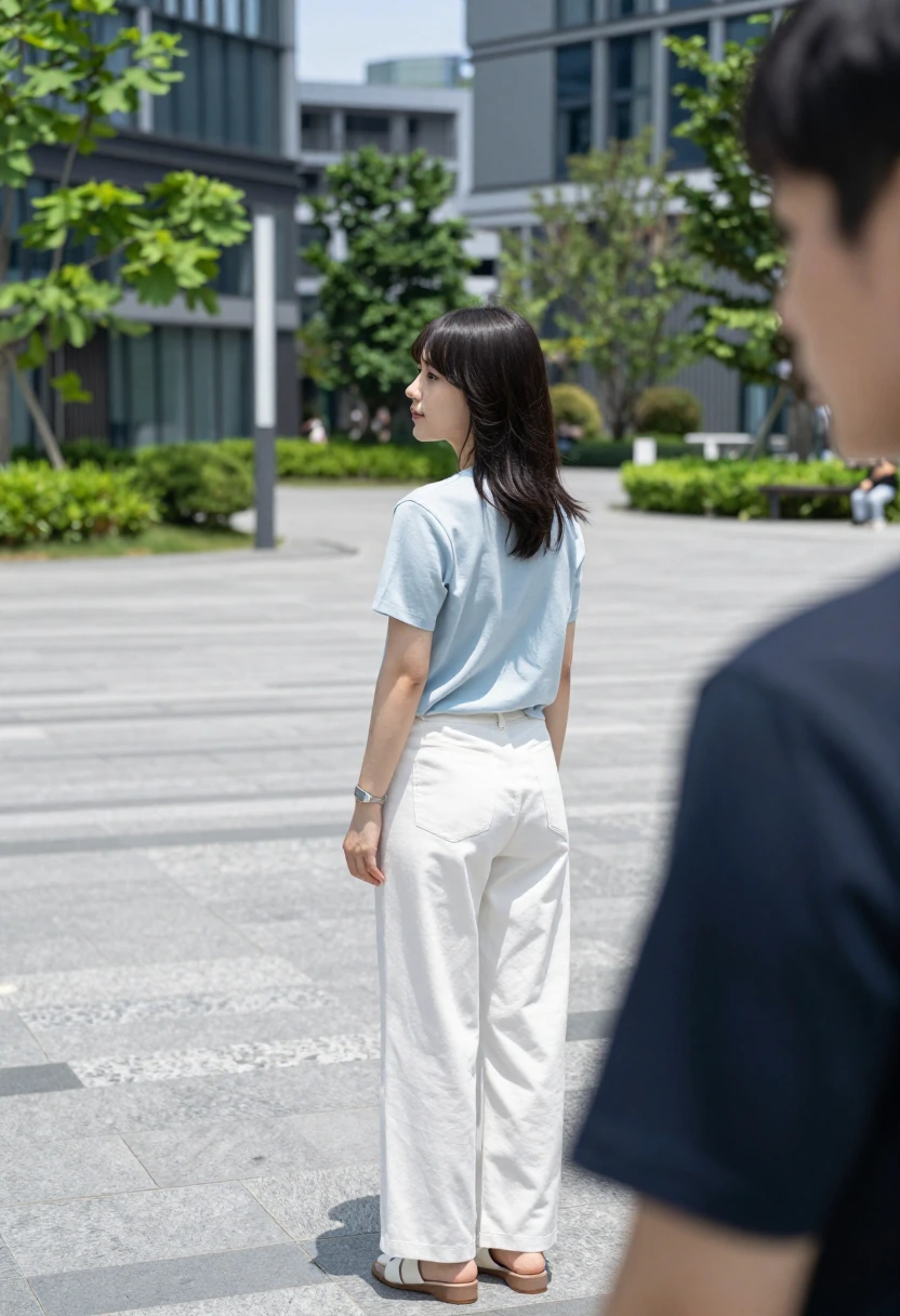 肩越しショット（over-the-shoulder shot）
